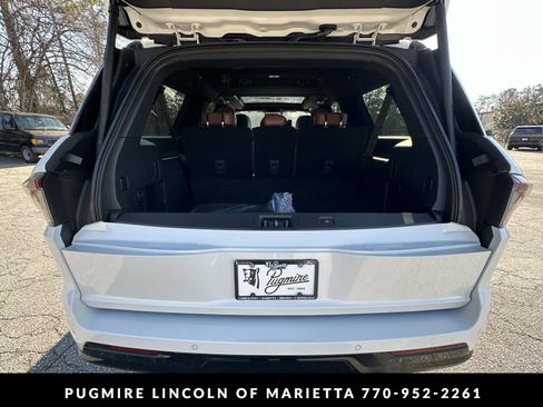 New 2026 Lincoln Navigator L Reserve AWD/4WD image 19