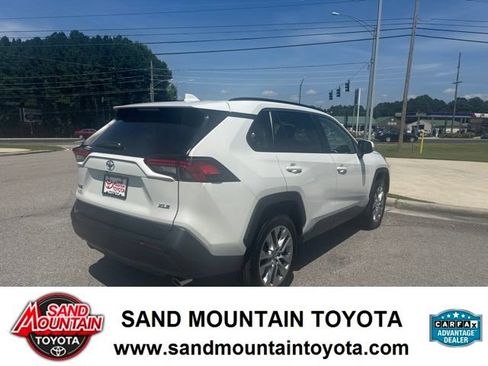 Used 2022 Toyota RAV4 XLE Premium FWD image 3