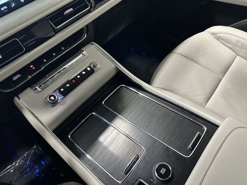 Used 2025 Lincoln Aviator Reserve AWD/4WD image 26