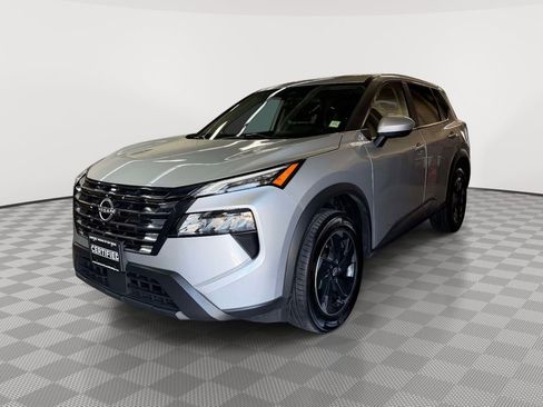 Used 2024 Nissan Rogue SV AWD/4WD image 3