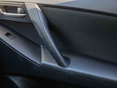 Used 2013 MAZDA MAZDA3 i Touring image 15