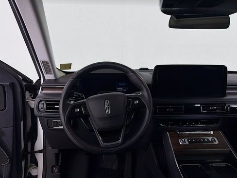 Used 2025 Lincoln Aviator Reserve AWD/4WD image 21