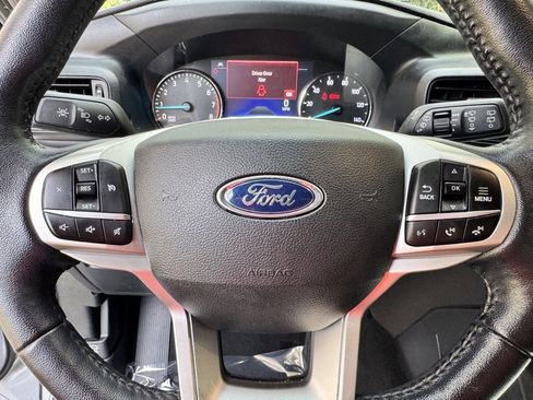 Used 2022 Ford Explorer XLT image 23