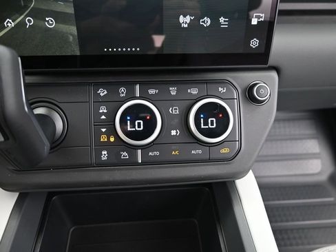 New 2026 Land Rover Defender 110 X-Dynamic SE AWD/4WD image 30