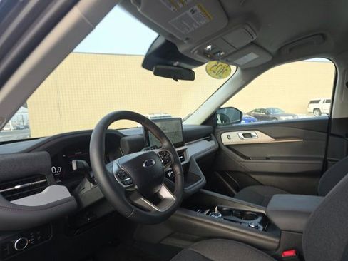 Used 2025 Ford Explorer Active image 11