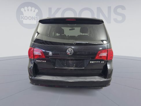 Used 2011 Volkswagen Routan SE image 5