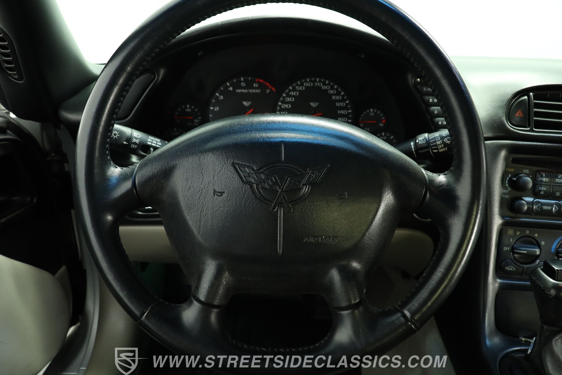 Used 1998 Chevrolet Corvette Coupe w/ Roof Pkg RWD image 35