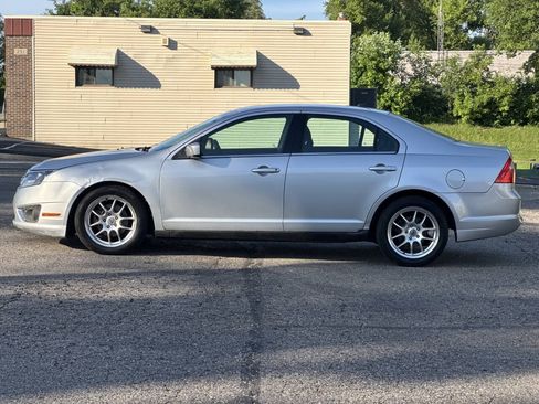 Used 2010 Ford Fusion SE FWD image 3
