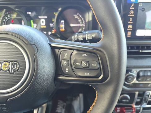 Used 2024 Jeep Wrangler Unlimited AWD/4WD image 15