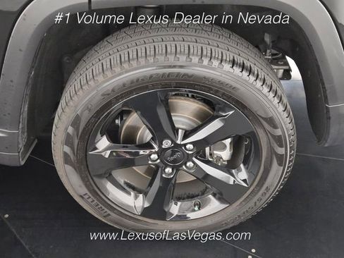 Used 2024 Jeep Grand Cherokee L Limited w/ Black Appearance Package AWD/4WD image 11