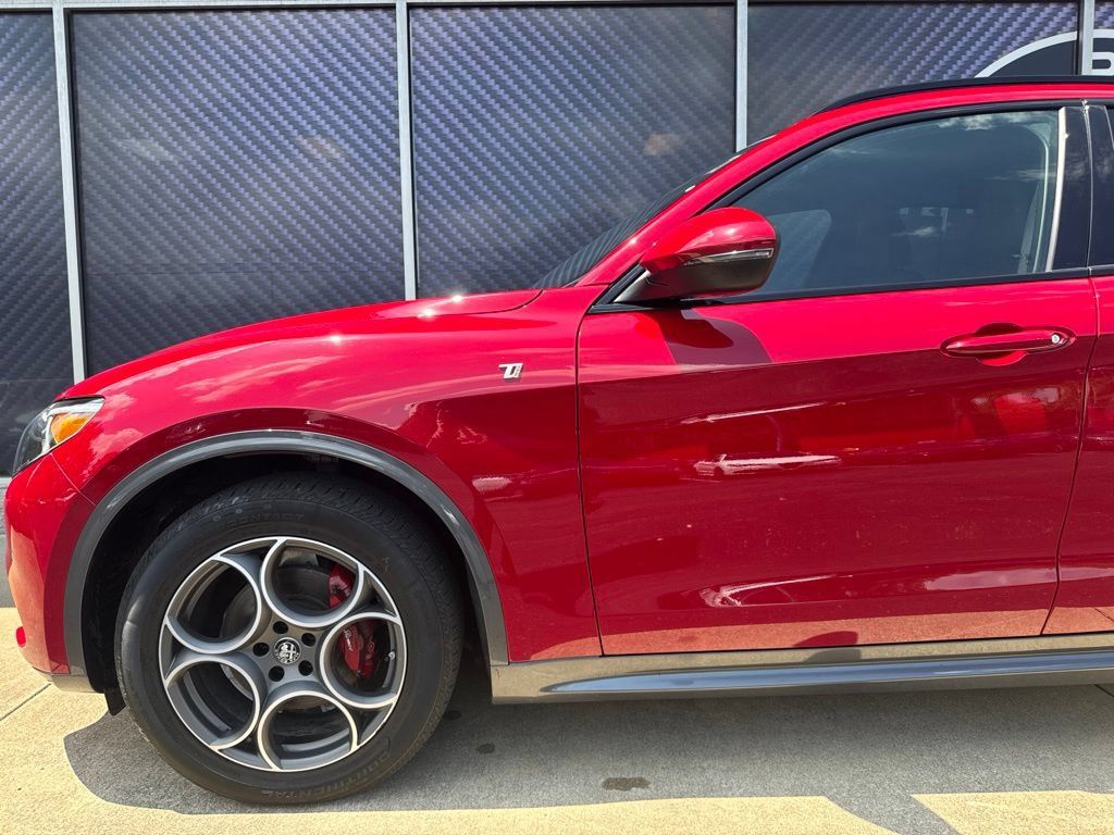 Used 2023 Alfa Romeo Stelvio Ti AWD/4WD image 16