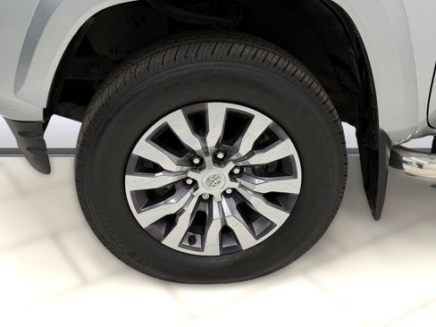 Used 2023 Toyota Tacoma Limited image 10