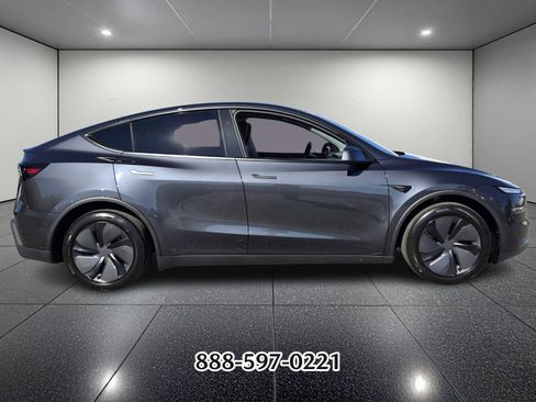 Used 2026 Tesla Model Y Long Range image 2