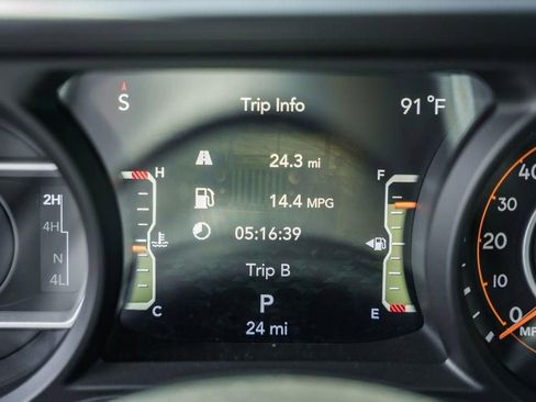 New 2025 Jeep Wrangler Unlimited Sahara w/ Technology Group AWD/4WD image 41