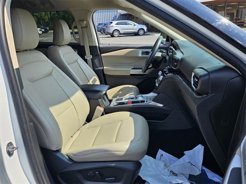 Used 2022 Ford Explorer Limited image 16