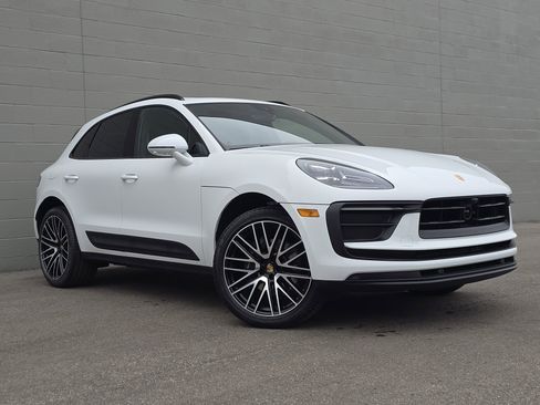 Certified 2025 Porsche Macan image 7