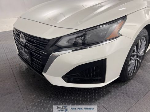 Used 2025 Nissan Altima 2.5 SV FWD image 10