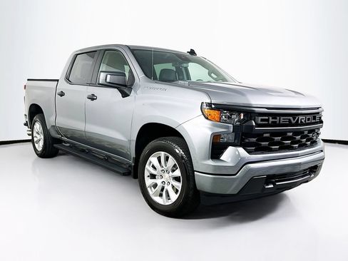 Used 2025 Chevrolet Silverado 1500 Custom RWD image 2