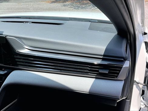 Used 2025 Toyota Camry SE w/ Convenience Package FWD image 23