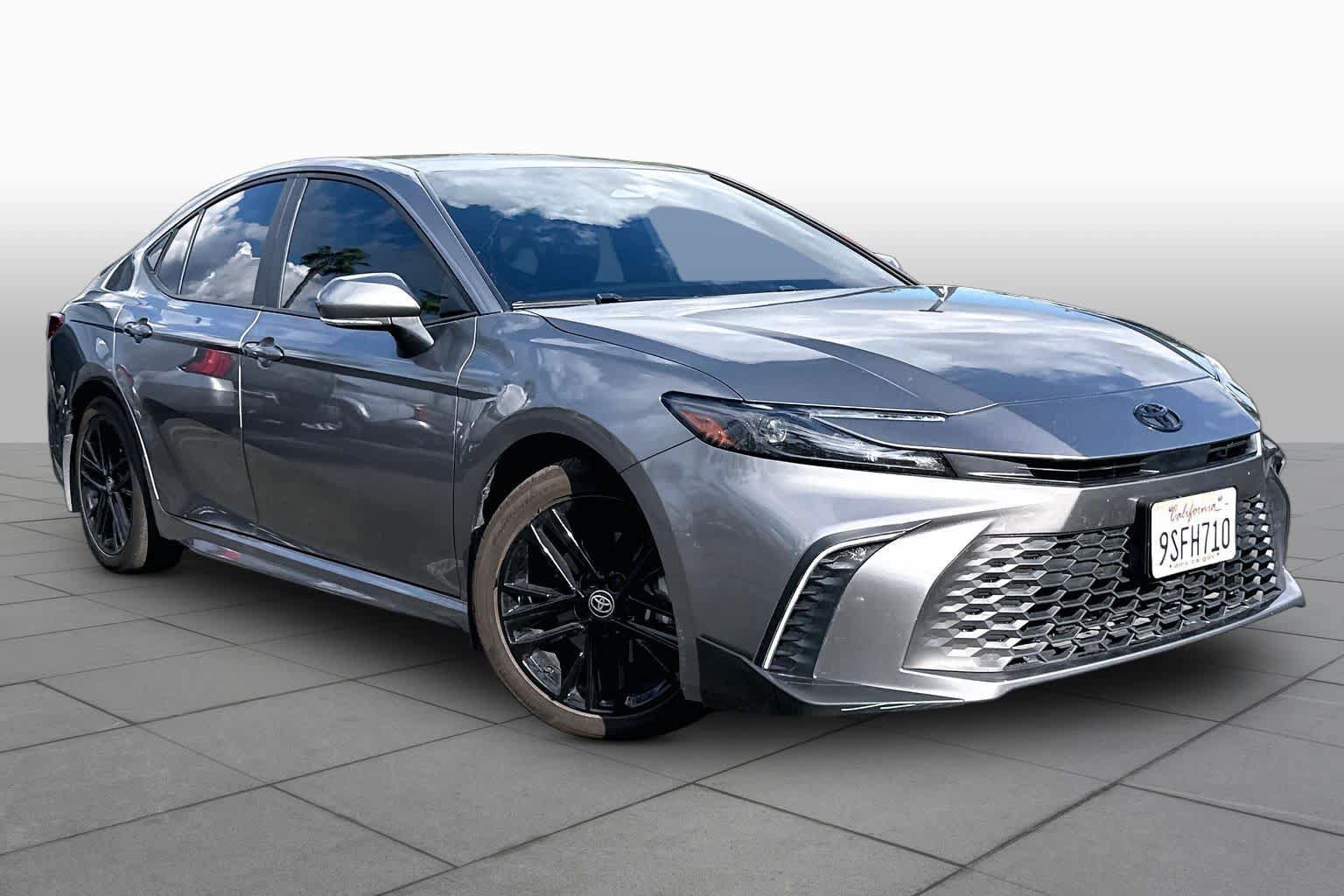 Used 2025 Toyota Camry SE FWD image 2