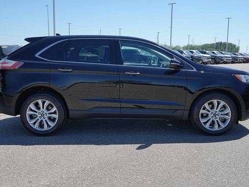 Used 2022 Ford Edge Titanium AWD/4WD image 5