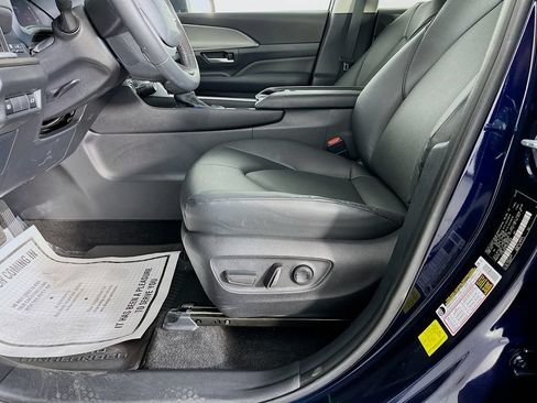 Used 2024 Toyota Grand Highlander AWD image 26