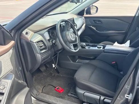 Used 2023 Nissan Rogue S AWD/4WD image 2