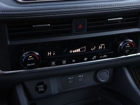 Used 2025 Nissan Rogue SV image 18