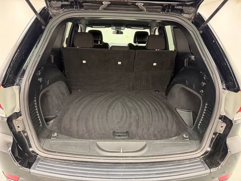 Used 2018 Jeep Grand Cherokee Laredo AWD/4WD image 5