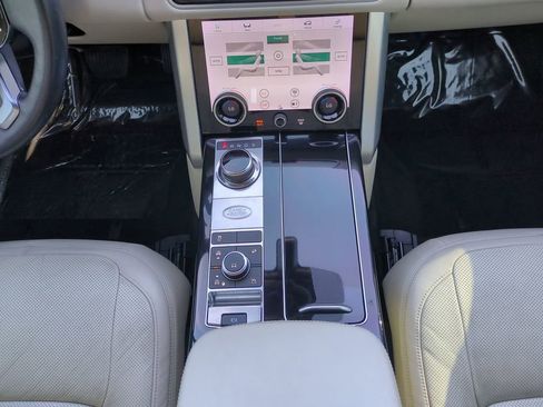 Used 2019 Land Rover Range Rover HSE image 18