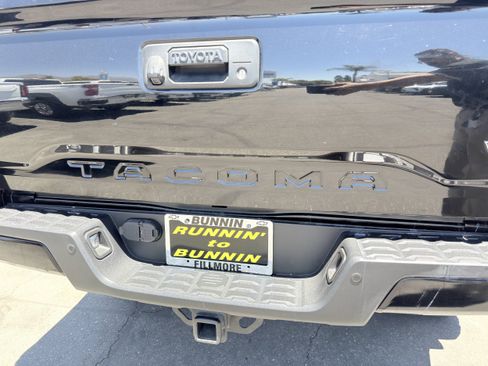 Used 2021 Toyota Tacoma TRD Sport w/ Technology Package RWD image 39