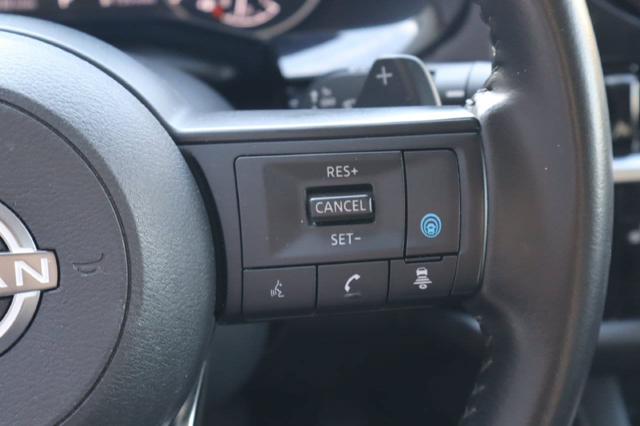 Used 2024 Nissan Pathfinder SV FWD image 14
