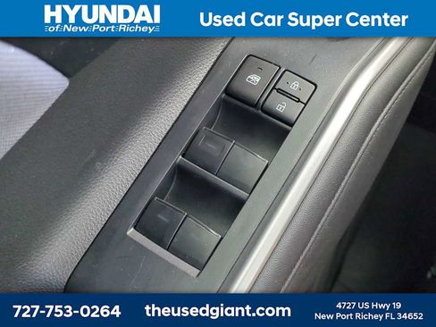 Used 2023 Toyota Highlander LE FWD image 27