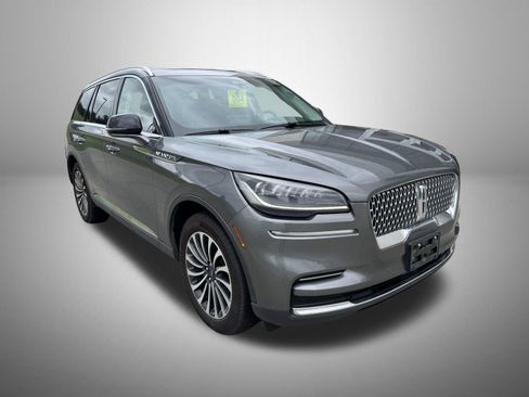 Used 2023 Lincoln Aviator AWD w/ Premium Package image 2