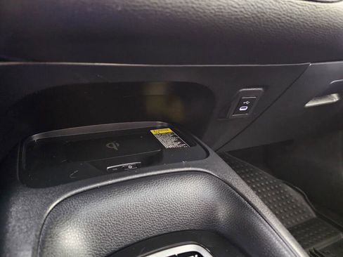 Used 2025 Toyota Corolla SE w/ SE Premium Package image 30