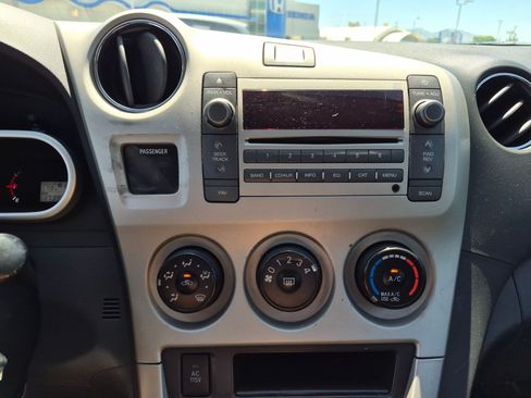 Used 2009 Pontiac Vibe w/ Preferred Package FWD image 22