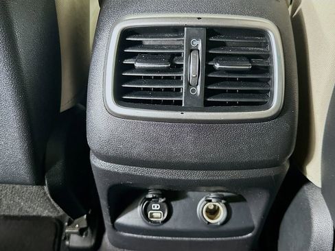 Used 2018 Kia Sorento FWD image 32