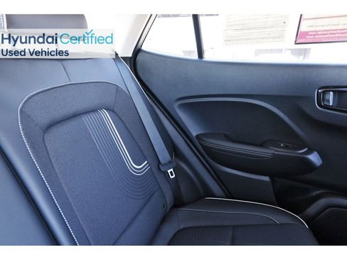 Certified 2022 Hyundai Venue Limited w/ Cargo Package FWD image 15