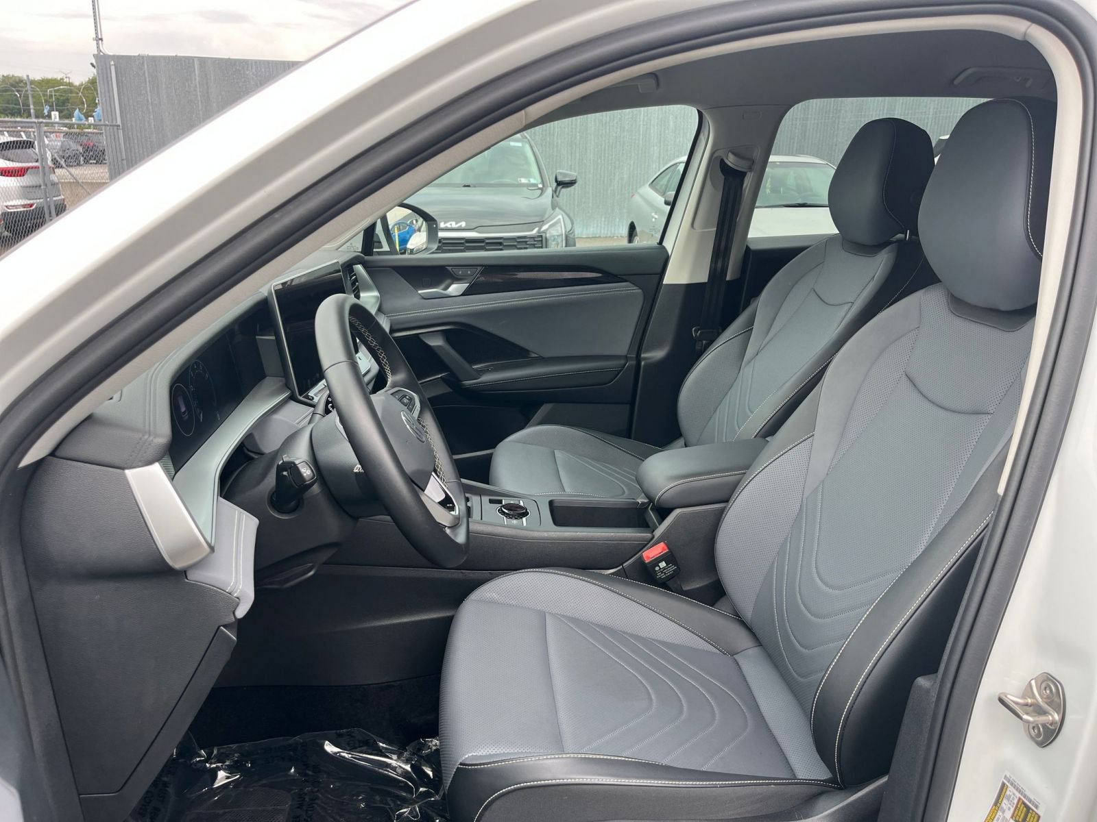 Used 2026 Volkswagen Tiguan SE AWD/4WD image 37