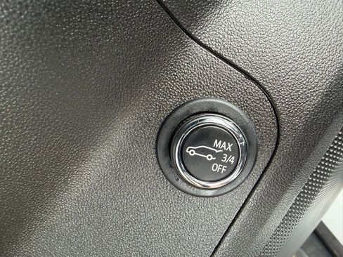 Certified 2023 GMC Acadia SLE w/ Driver Convenience Package FWD image 18