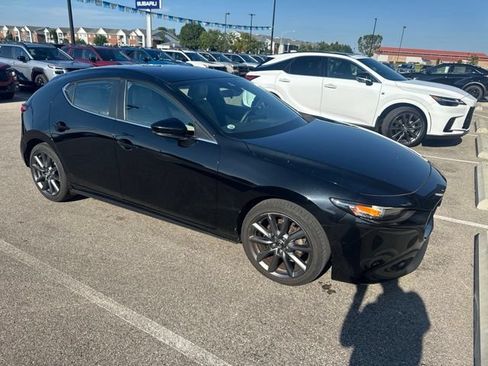 Used 2020 MAZDA MAZDA3 Hatchback w/ Preferred Package FWD image 3