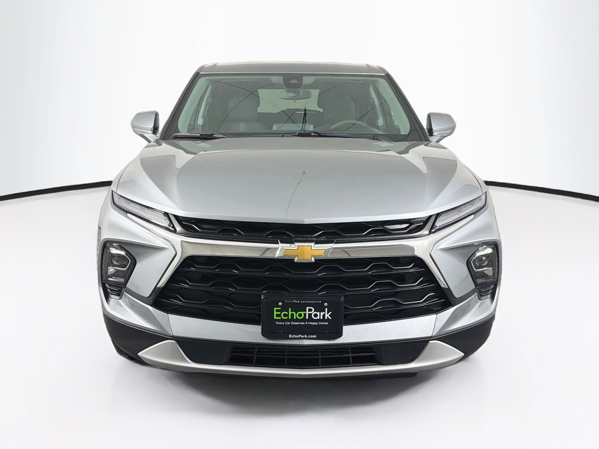 Used 2025 Chevrolet Blazer LT FWD image 2