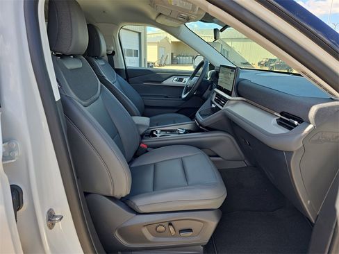 New 2025 Ford Explorer Active w/ Active Comfort Package image 10