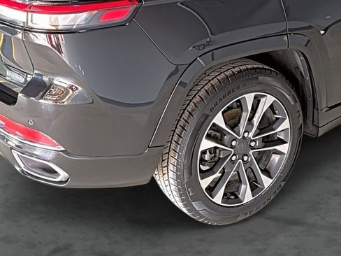 Used 2022 Jeep Grand Cherokee Overland image 12
