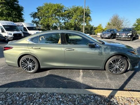 Used 2025 Lexus ES 350 w/ Premium Package FWD image 2