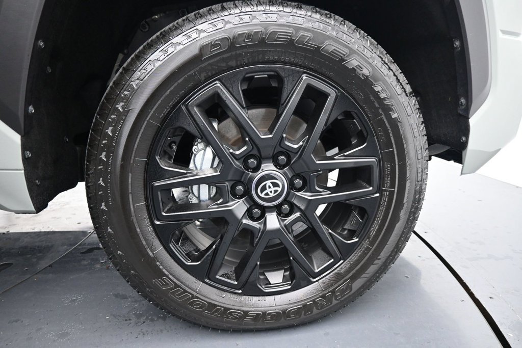 Used 2026 Toyota Tundra Limited AWD/4WD image 11