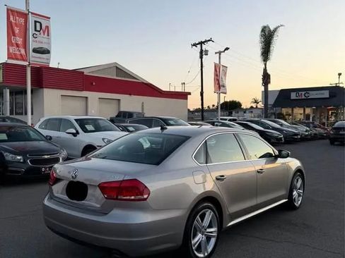 Used 2012 Volkswagen Passat 3.6 SE FWD image 3