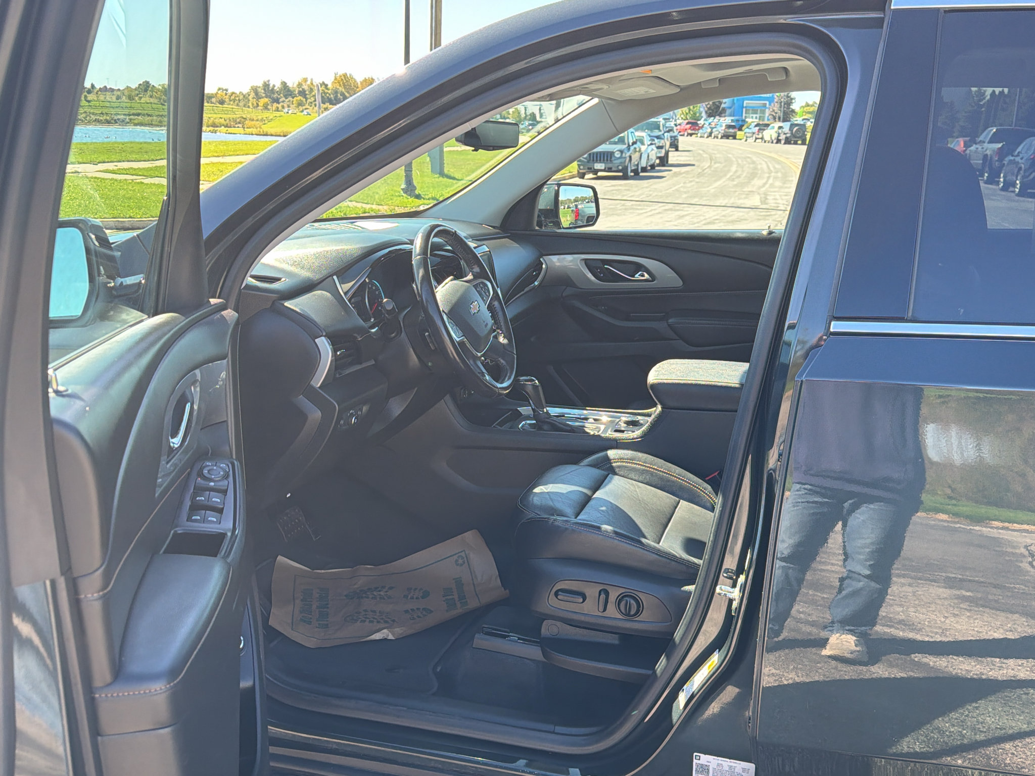 Used 2020 Chevrolet Traverse LT w/ LT Premium Package AWD/4WD image 13