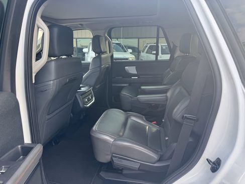 Used 2025 Ford Expedition Active image 12