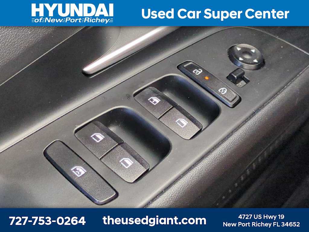 Used 2025 Hyundai Elantra SE FWD image 23